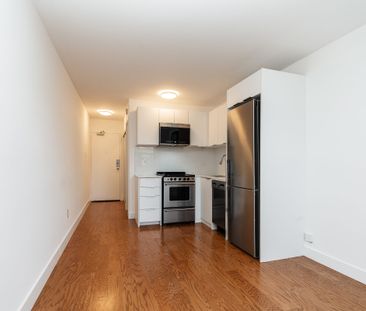 798 Richmond Street West - Photo 1