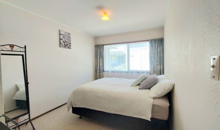 Great Inner-City Two-Bedroom Apartment - Tauranga Central - Photo 3