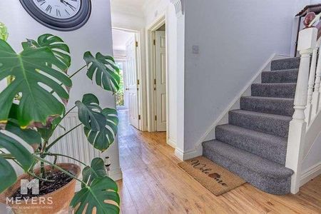 Bourne Banks, Branksome Wood Road, Bournemouth, BH4 - Photo 4