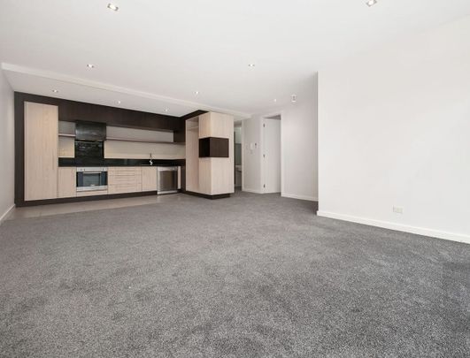 Spacious Apartment in Great Location - Photo 1