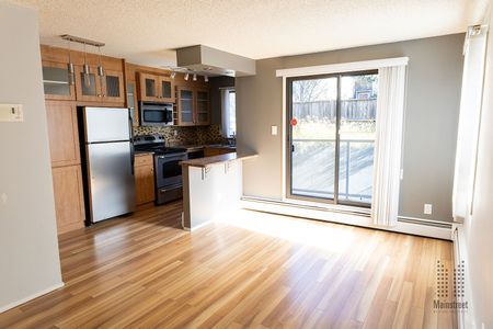 2210 17B St SW, Calgary - Photo 5