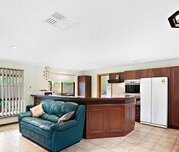 Spacious Family Home In Popular Location - Photo 3