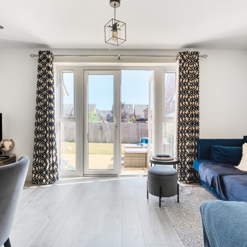 3 bedroom semi-detached house to rent - Photo 1