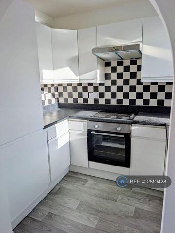 3 bedroom flat to rent - Photo 3