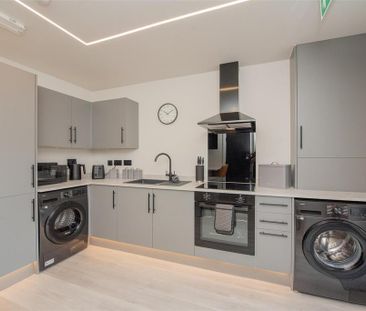 1 bedroom in a house share to rent - Photo 4