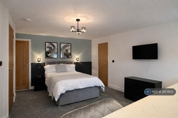 1 bedroom in a house share to rent - Photo 1