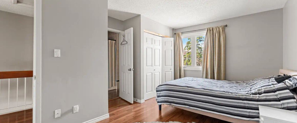 Partially furnished 3 bed 1.5 bath west Edmonton home! — 3 Bedrooms Townhouse - Photo 1