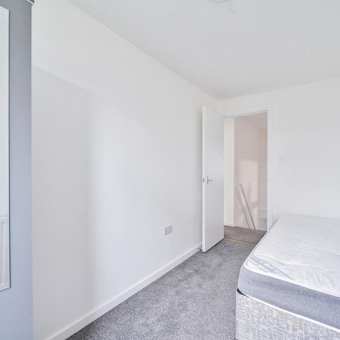 5 bedroom flat to rent - Photo 1
