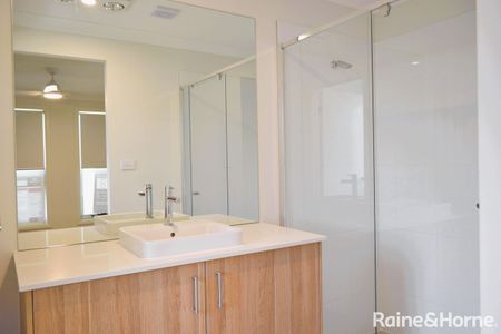 Brand new stunning 4-bedroom home - Photo 2