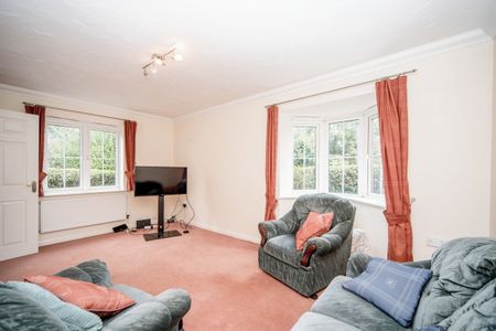 3 bedroom house to rent Dennis Close, Clapham, Bedford, Bedfordshire, MK41 - Photo 2