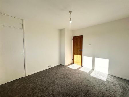 3 bedroom end of terrace house to rent - Photo 5