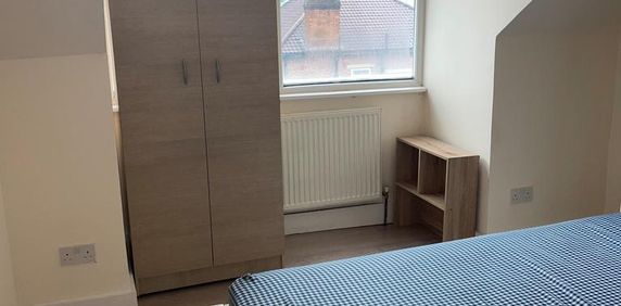 1 bedroom in a house share to rent - Photo 2