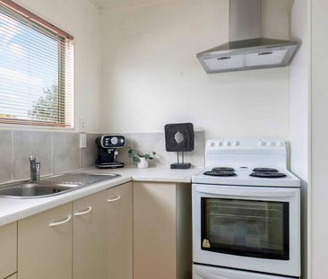 2 bedroom house with 1 bathroom - Photo 1