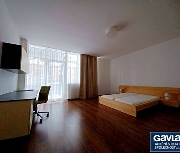 Pronájem bytu 2+kk 125 m² - Fotografie 3