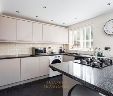 Heathfield, Crawley, RH10 - Photo 2