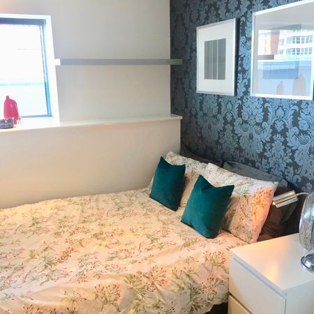 Premium - 2 bed Apartment - 4th Floor - £1850 per month​​​​ - Photo 3