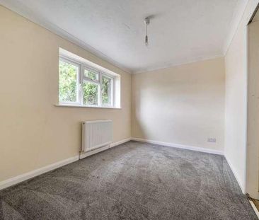 Edward Avenue, Camberley, GU15 - Photo 3