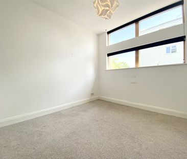 3 Bedroom - Photo 2