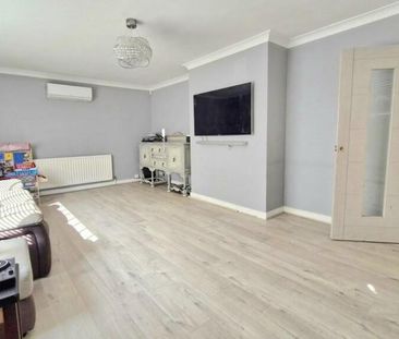 4 bedroom detached house to rent - Photo 1