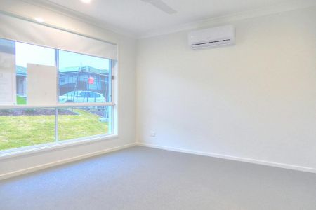 Stylish 4 Bedroom Home - Photo 5