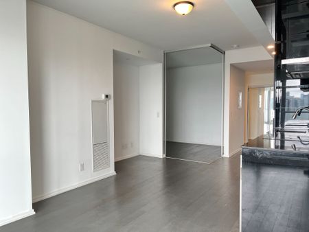 For Lease - 70 Temperance Street Unit# 4217, Toronto, Ontario - Photo 4