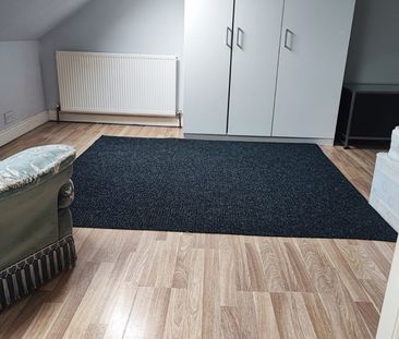 5 Bed Terraced House, Bedford Road, E6 - Photo 5