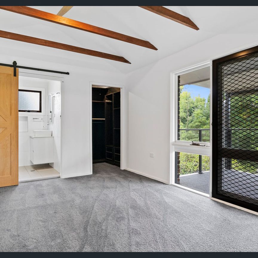 Exquistite 4-bedroom home with a pool - Photo 1