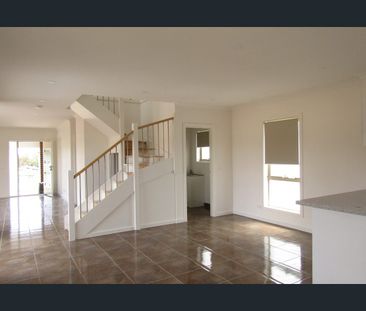 Beautifully Designed Townhouse - Photo 6