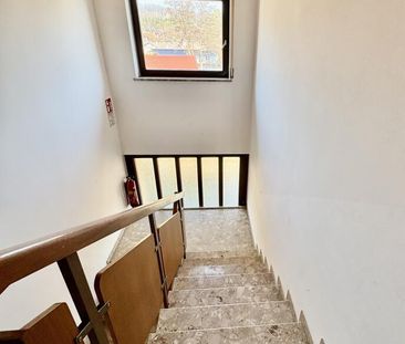 Ateliercharakter: Garconniere mit großem Balkon im 2.OG ohne Lift - Photo 5