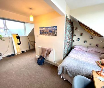 4 bedroom terraced house to rent - Photo 2