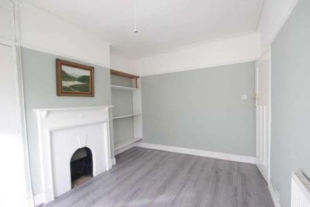 Earls Hall Ave, Southend-on-sea, SS2 - Photo 3