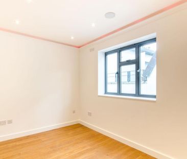 3 bedroom mews to rent - Photo 3