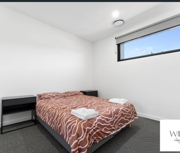 Executive Living at Its Finest – Fully Furnished Townhouse - Photo 2