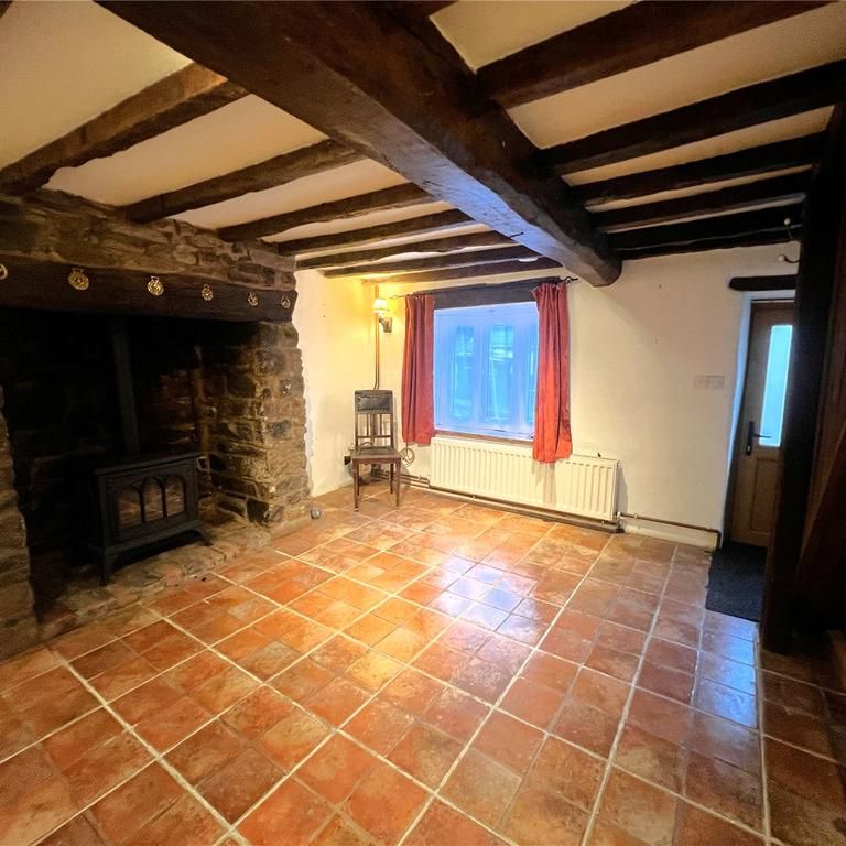 2 bedroom end of terrace house to rent - Photo 1