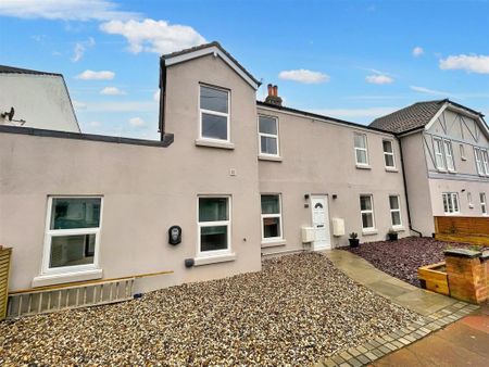 3 bedroom maisonette to rent - Photo 2