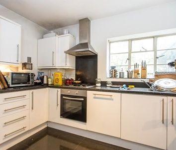 3 Bedroom Flat - Photo 6