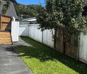 Cosy house with large carpark - Photo 4