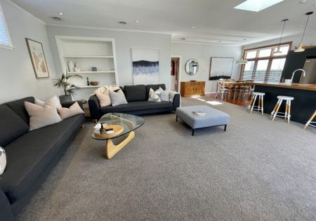 A 3-Bedroom Haven - The Ideal Blend of Classic Charm and Contemporary Living - Photo 2