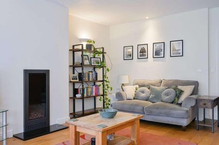 Pilgrim Mews, Reigate, RH2 - Photo 2