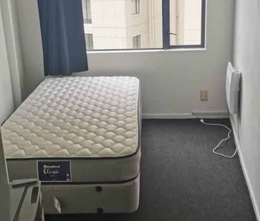 Cosy unit in CBD - Photo 1