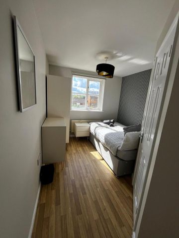 6 bedroom house to rent - Photo 2