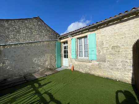 Location Appartement 1 pièce 29m² FONTENAY LE COMTE 85200 - Photo 3