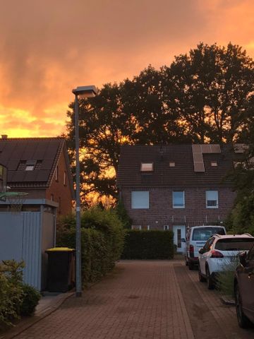 Moderne 6 Zimmer Doppelhaushäfte in kinderfreundlicher Umgebung- Wedel nähe Klöv ... - Photo 2