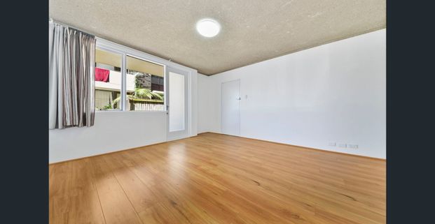 Convenient 3 bedroom unit For Rent. Only 350 meters from railway station - Photo 1