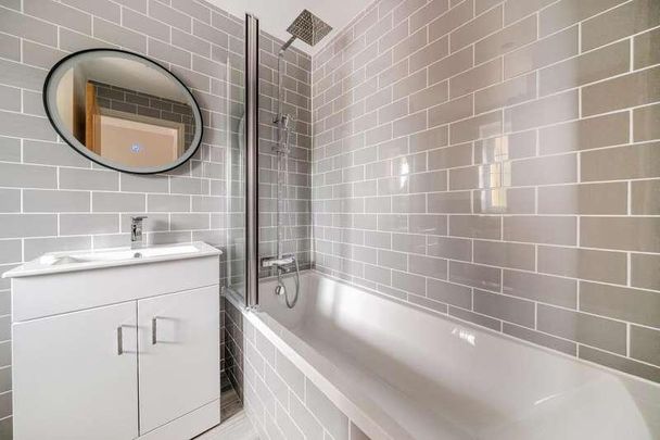 Guildford Road, Lightwater, GU18 - Photo 1