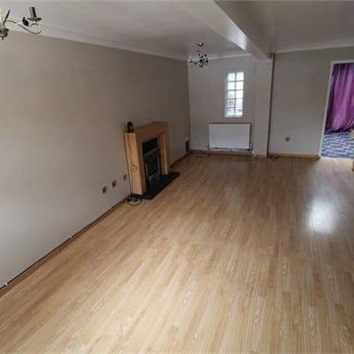 4 bedroom semi-detached house to rent - Photo 1
