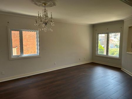 For Lease - 10 Buckhorn Avenue, Richmond Hill, Ontario - Photo 3