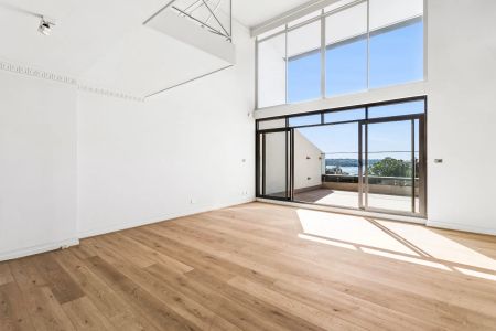 North Facing Penthouse Apartment with Harbour Views in Prestigious 'Rosemont Gardens'" - Photo 2