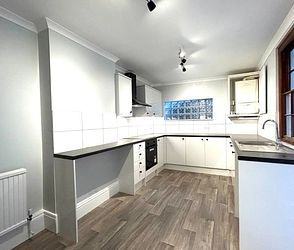 Wellington Crescent, Ramsgate, CT11 8JD, Kent - Photo 3