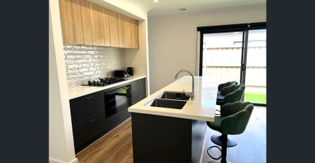 Well-Maintained 4-Bedroom Family Home in Riverfield Estate, Clyde!! - Photo 3